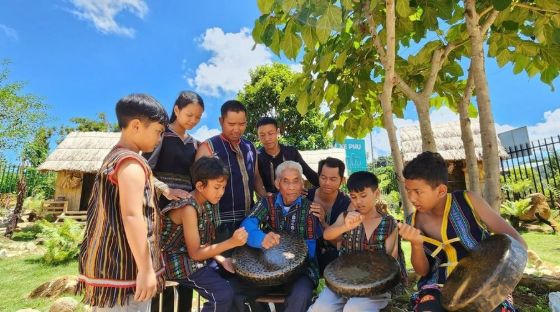 Ảnh của Lâm Đồng hướng dẫn mời chuyên gia, nghệ sĩ vào giảng dạy trường phổ thông