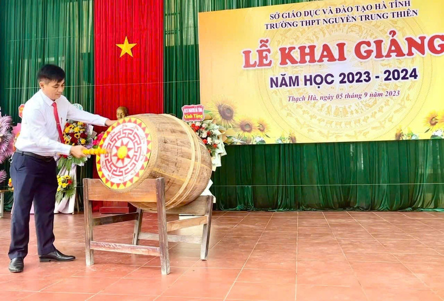 Ảnh của Thiêng liêng tiếng trống khai trường!